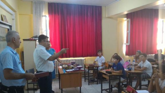 İlçe Milli Eğitim Müdürümüz Ekrem ULUS Çandarlı Mehmet Dilsiz Ortaokulu ve Cumhuriyet İlkokulu´ nu ziyaret etti.
